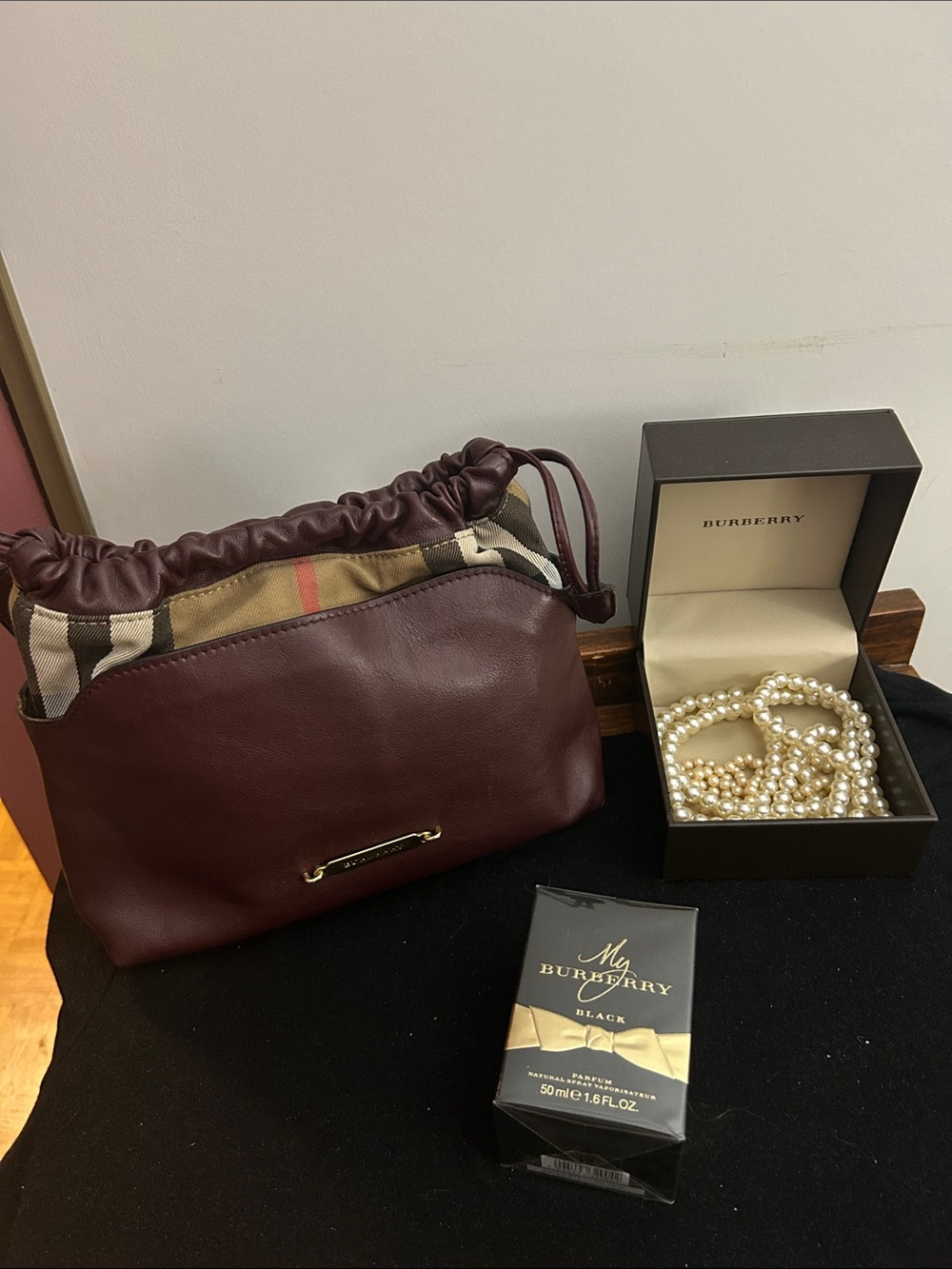 🛍️Burberry Burgundy Leather Drawstring crossbody Bag